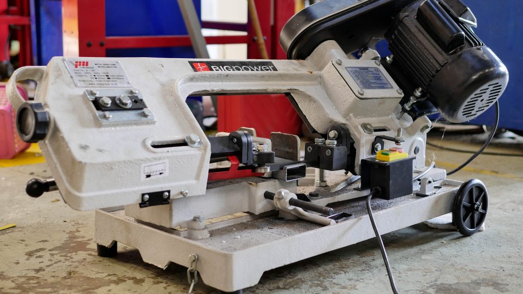 เลื่อยสายพาน